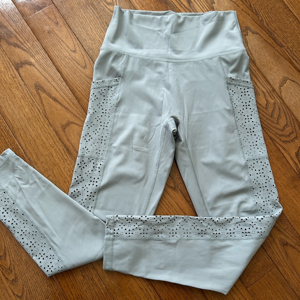 Aerie laser cut leggings w/pockets NWOT
